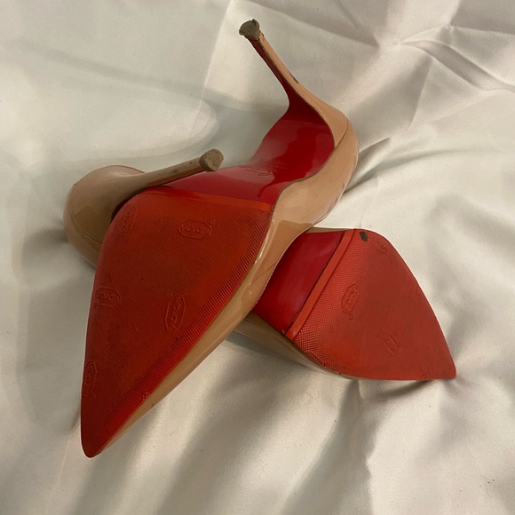 Christian Louboutin Nude So Kate Heels w Vibram Soles - Picture 4 of 4